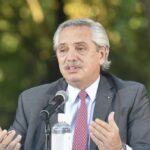 Alberto Fernández reapareció con fuertes críticas a Milei y defendió su gestión en pandemia