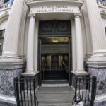 Las compras del BCRA superaron los u$s200 millones en agosto, pero la caída del oro presionó a las reservas