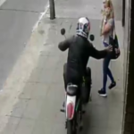 Motochorros asaltaron a un hombre a quien amenazaron con un arma de fuego