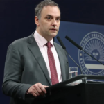 Investigación a Adorni: revelan un pago adicional de 65 mil dólares fuera de la escritura