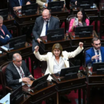 El Gobierno promulgó la reforma laboral: indemnizaciones, vacaciones y límites a la actividad sindical