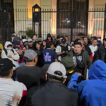 Policías no se fueron de Casa de Gobierno hasta entregar su petitorio