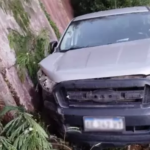 Perdió el control de su camioneta y chocó contra un paredón en barrio Cuyaya