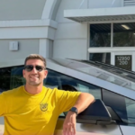 Un diputado libertario llegó al Congreso en una Tesla Cybertruck de unos 300 mil dólares