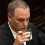 Se cayó la sesión para interpelar a Adorni y la oposición negocia para reflotarla