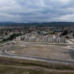 Sadir supervisó avances del complejo deportivo y la pista de atletismo internacional en Alto Comedero