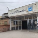 Grave accidente en Palpalá: a un alumno se le cayó un ventanal y sufrió cortes de tendones