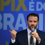 Un ministro de Lula llamó “payaso” a Milei y defendió la economía de Brasil